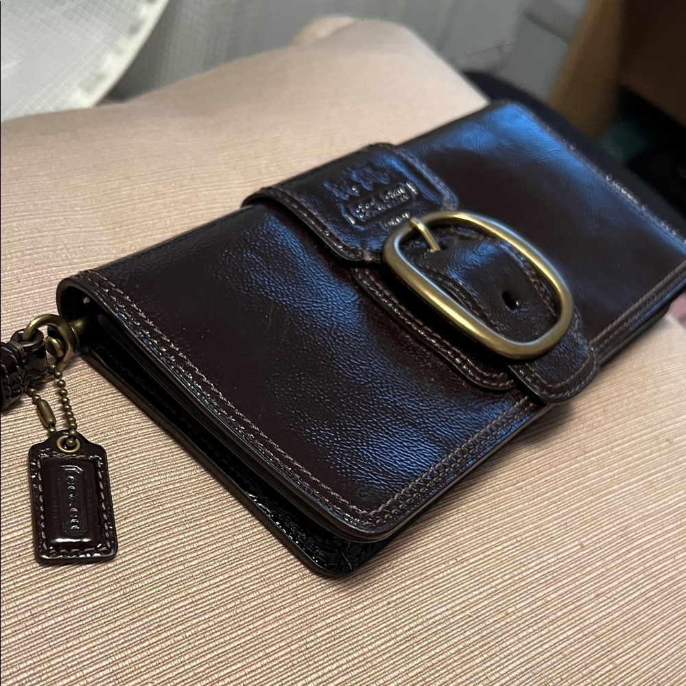 Elegant COACH VINTAGE Brown PATENT Leather Clutch WITH STRAP